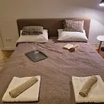 Simple Elegance - Old Town *