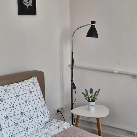 Simple Elegance - Old Town *