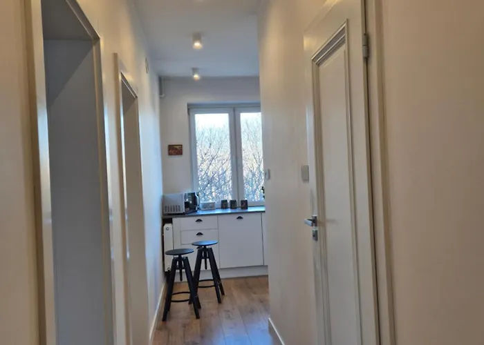 Simple Elegance - Old Town *