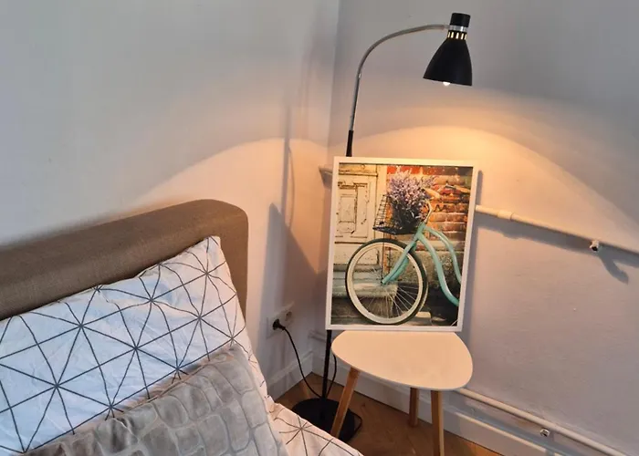 Simple Elegance - Old Town *