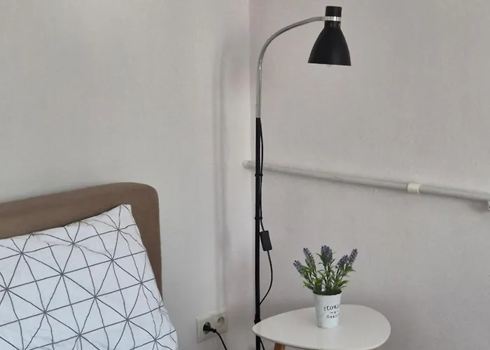 Simple Elegance - Old Town *